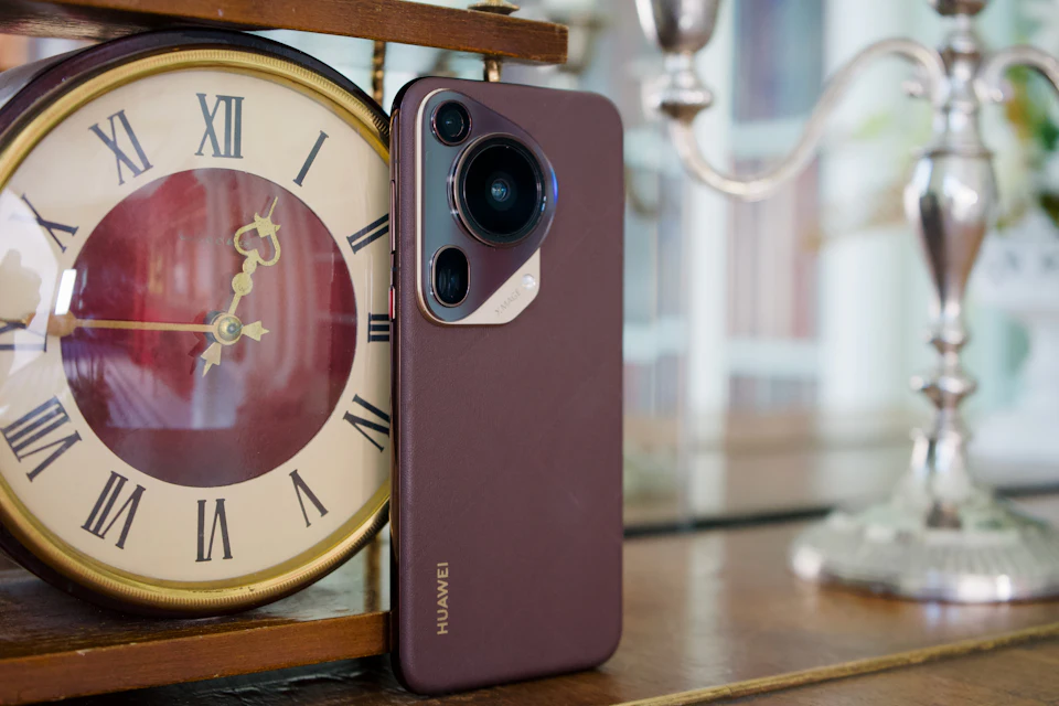 Huawei telefon alan yerler için Pura modelinin arka kapak ve kamera görünümü